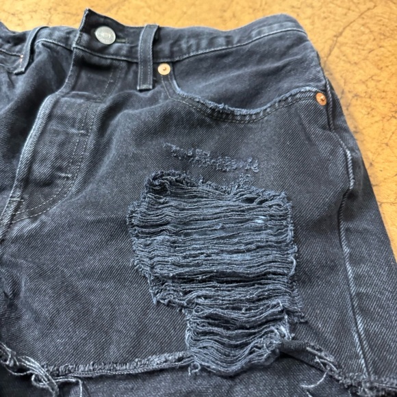 Size 30 Levi's Black Distressed Jean Shorts - Picture 3 of 11